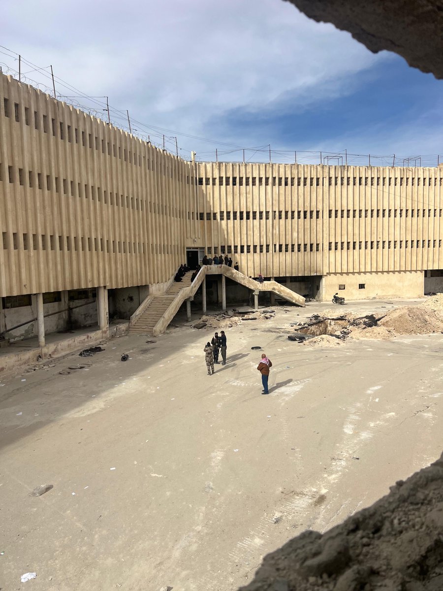 <a href="/DanieleRaineri/">Daniele Raineri</a> è a Damasco, in Siria, ed è stato al carcere assadista di Sednaya, la prigione diventata il simbolo della brutalità del regime di Assad. 
Ne avevamo scritto qui: ilpost.link/ypJYF2TZj3