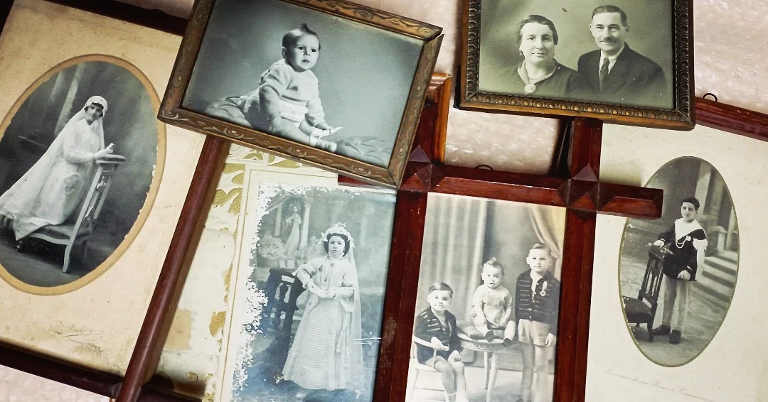 Aquí tenemos una reciente donación que entra a formar parte del archivo fotográfico de Can Xoroi. Aportación de Rosa Gallego Massanet.  Aprovecho para dar las gracias a la gente que ha colaborado enriqueciendo el archivo fotográfico de Fornalutx! 🙂