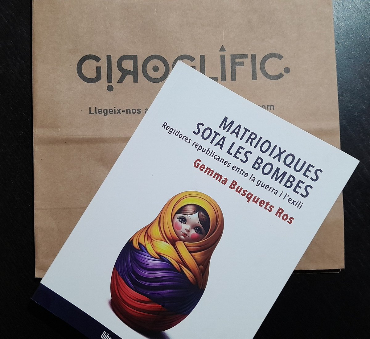 mercebarnadas's tweet photo. Algunes imatges de l'emotiva presentació de les #matrioixques de la @gemmabusques. Un gran treball de recerca i una edició preciosa de @LlibresdelSegle https://t.co/02o7ZWCh0p