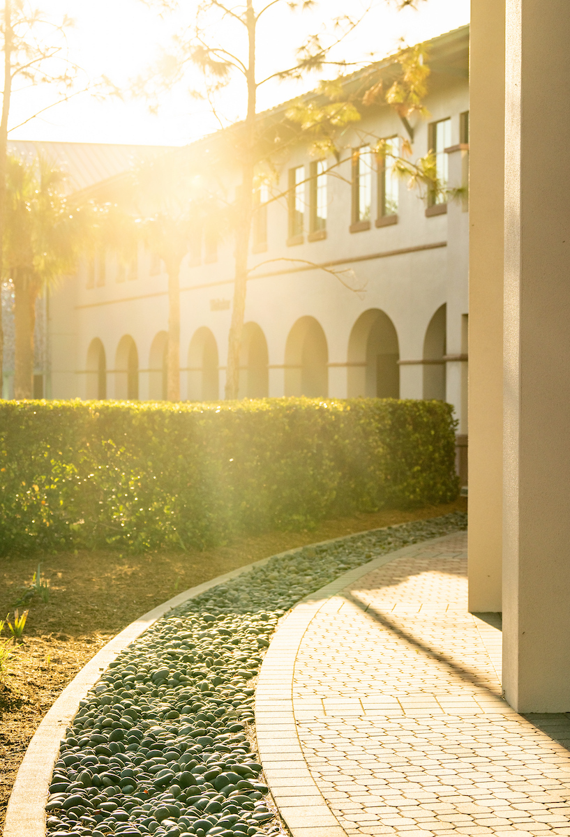 fgcu's tweet photo. Beautiful golden rays in the academic corridor... ☀️✨ #fgcu #sunrise https://t.co/NNgizKyPM4