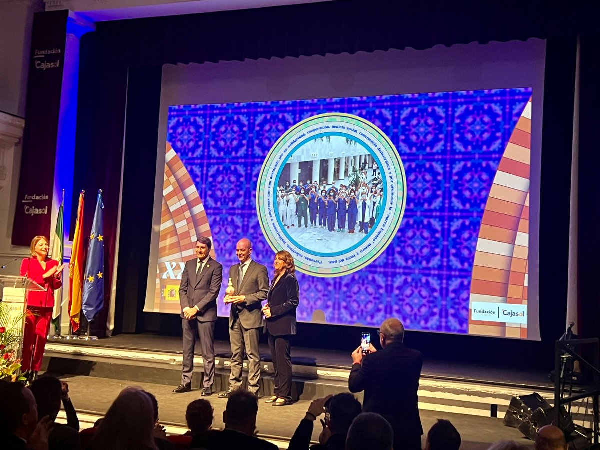 El Programa de Donacion y Trasplantes del <a href="/HUReinaSofia/">Hospital Universitario Reina Sofía</a> ha sido premiado en la XX Premios Plaza de España <a href="/DGobAndalucia/">Delegación del Gobierno en Andalucía</a> 
Gracias a Donantes y sus familias por su si a la vida, a profesionales por su compromiso, y en definitiva a todos los que durante 45 años lo hicisteis posible