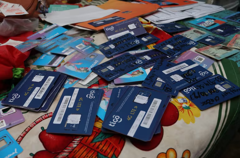 criptoboi's tweet photo. 🚨¡Atención, Paraguay! El "SIM swapping" es una de las estafas más peligrosas del momento, permitiendo a los delincuentes vaciar cuentas bancarias y billeteras electrónicas en minutos. ¿Qué es y cómo puedes protegerte? 📱💸 Aquí te lo explico 👇🧵 https://t.co/GzoRjNDU0L