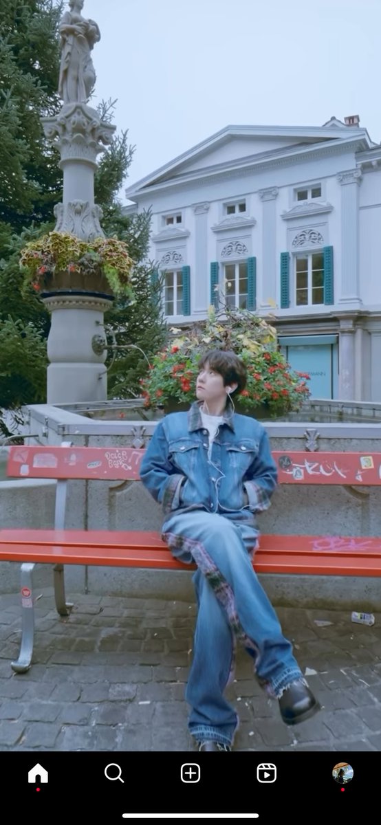 galaxcean's tweet photo. Sis the place where Baekhyun went in Zurich was in old town. And it was the same place I went to but different season 😭😭 

I’m glad he saw the beauty of Zurich 😭 https://t.co/8QZDBVh5vC