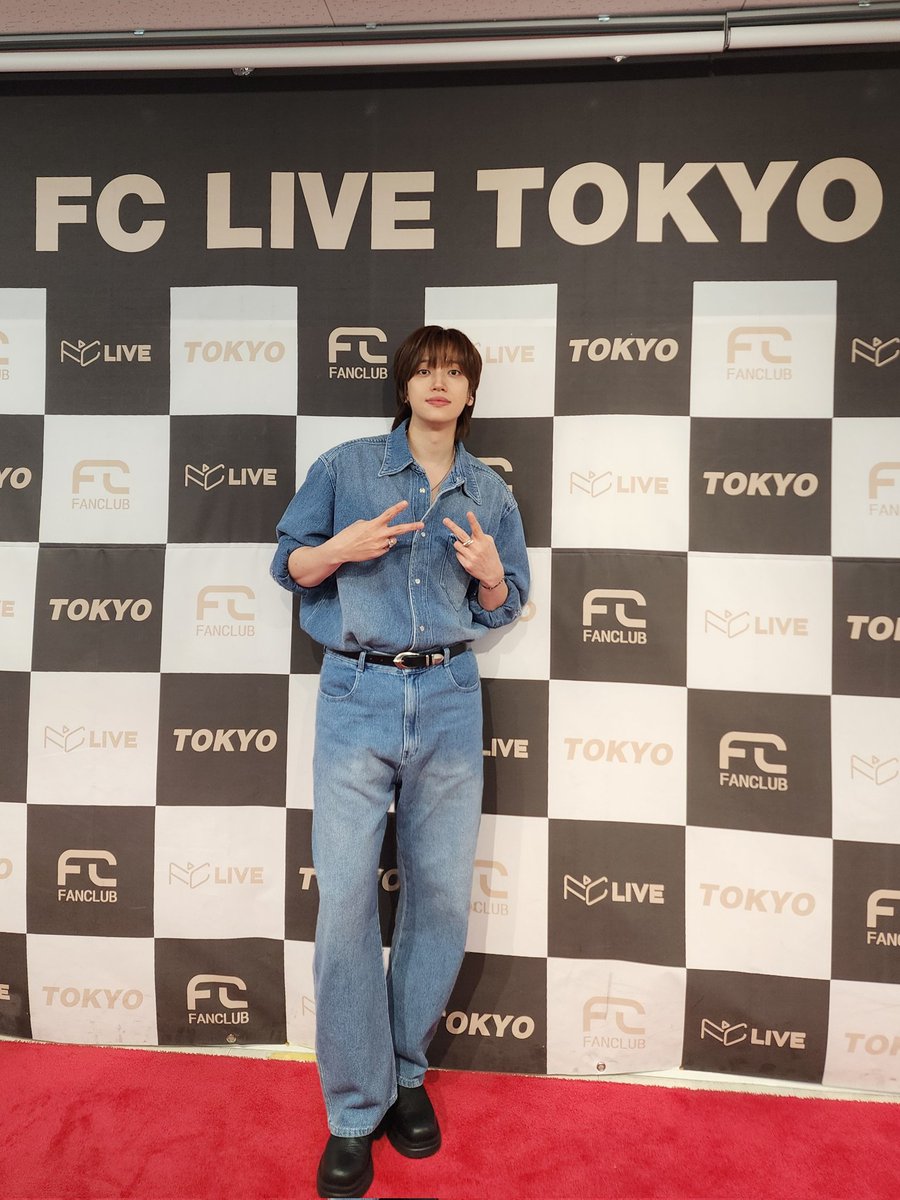 [📸] 241212
2024 #NIEL LIVE IN JAPAN DECEMBER STORY

こんにちは!!
이렇게 평일에 보러 와 줘서 고마워!!
오늘 응원 좋았다 ㅎ
다들 얼른 저녁 먹고!!
나도 맛있는 거 먹으러 갈거야 ㅎ
また明日ね👋

#니엘 #NIEL