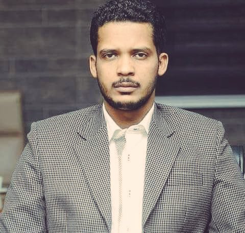 ElfatihOfficial's tweet image. الواحد بقى ما فاهم شي بسبب #قذارة_السياسة 
بمناسبة كلام م. خالد سلك @KHOYousif قبل يومين عن السيد مناوي @ArkoMinawi #الحكيم_مناوي فهِّمنا يا باشمهندس الزول دا👇🏾 فلولي ولا ما فلولي ؟&amp;amp;?!?!?!
#Seriously 
#قحت_لا_تمثل_الثورة 
#قحت_الذراع_السياسي_للمليشيا