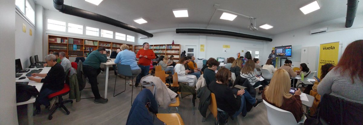 Reunión de cierre de año con mi equipo de AIL de <a href="/PuntosVuela/">Puntos Vuela</a>. Ahora Antonio de  <a href="/PulianasVuela/">Punto Vuela Pulianas</a> nos enseña a programar dibujando con la app "Draw your game infinite". Usando el juego es una de las mejores maneras de aprender nuevas habilidades que enseñar a nuestros usuarios.