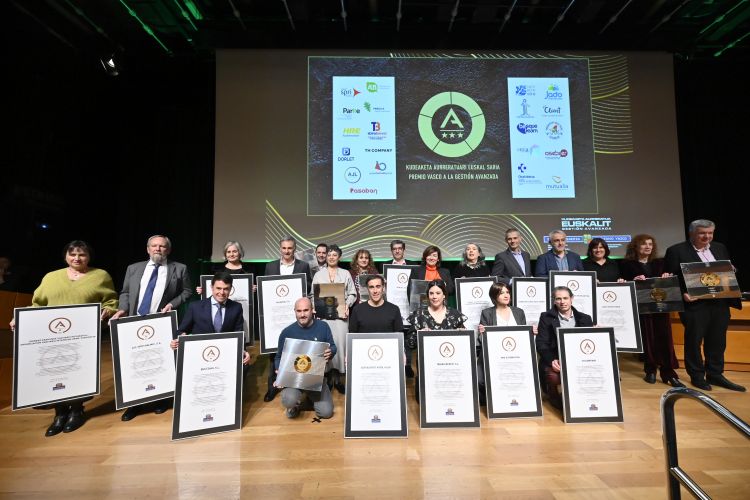 📸 Ikusi atzoko ❞𝗔❞ - 𝗞𝘂𝗱𝗲𝗮𝗸𝗲𝘁𝗮 𝗔𝘂𝗿𝗿𝗲𝗿𝗮𝘁𝘂𝗮𝗿𝗶 𝗘𝘂𝘀𝗸𝗮𝗹 𝗦𝗮𝗿𝗶𝗮ren galaren laburpena eta bertan egindako argazki guztiak. Berriz ere, mila esker aintzatetsitako erakunde guztioi zuen inplikazioarengatik!

📸 Consulta el resumen y accede a las