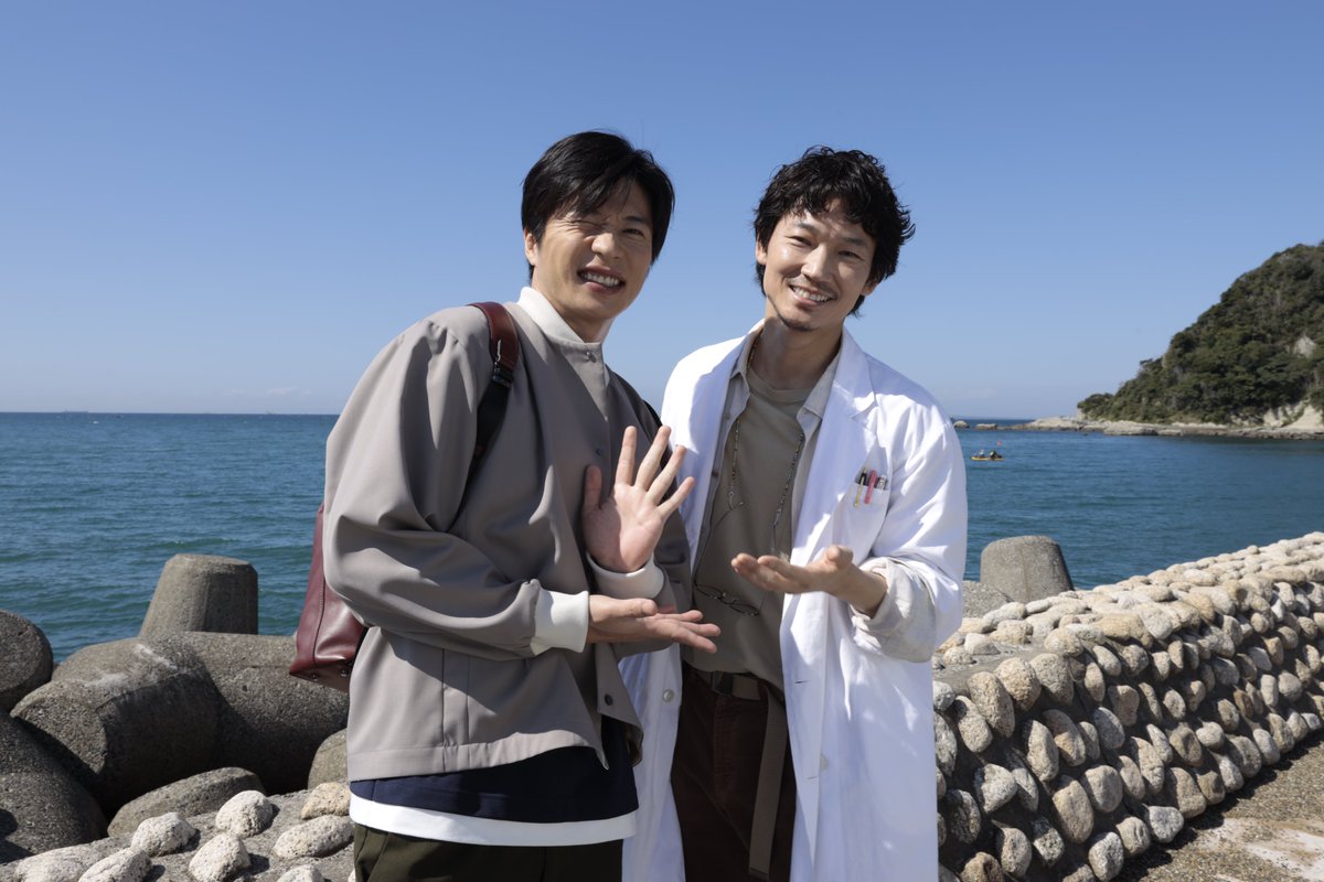 DoctorX_tvasahi's tweet photo. ⌇#劇場版ドクターX 𝚘𝚏𝚏 𝚜𝚑𝚘𝚝📸⊹

広島・呉で出会う森本と
大門の過去を知る河野🥼

#田中圭 さんと #綾野剛 さんは
10年ぶりの共演🎥
仲良し2ショットを
撮影させていただきました👐🏻

🎞️大ヒット上映中🎞️
#ドクターX #私失敗しないので https://t.co/ui79qJgKml