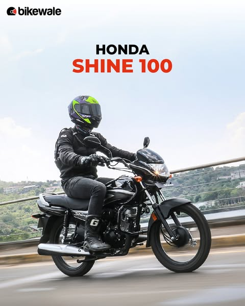 BikeWale's tweet photo. The #Honda #Shine100 competes in a segment dominated by Hero Splendor. That's why the bike gets a 100cc refined fuel-efficient engine, accessible seat height and bare-minimum features.
#honda #shine100 #hondashine100 #hondaindia #bwphotos #bikes #motorcycles #bikeupdates https://t.co/1Po5EwRwSs