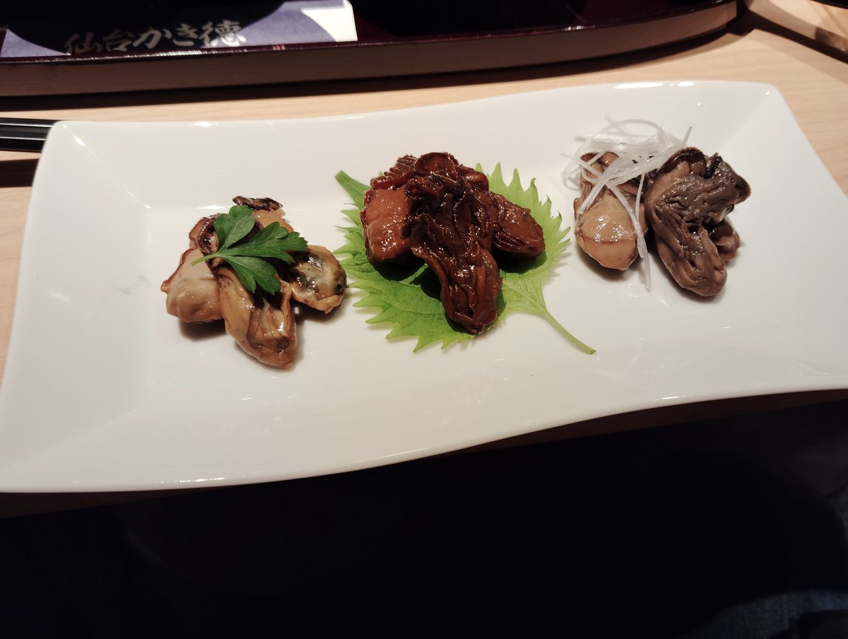 MOKUK6's tweet photo. 先月お墓参りで仙台へ🚅お墓の掃除は念入りに💪夕方、美味しい牡蠣が食べたくて、かき徳さんで「かきご飯膳」を頂きました🥢どれも美味しかった〜😋欲張りだからフライを追加！そういえばいつも祖父母は「かき徳さん」と呼んでいたのを思い出しました。ご馳走さまでした🙇#仙台　#かき徳 https://t.co/5pr9zTfBHp