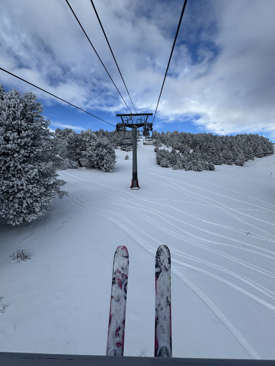 C'est partiiiiii ⛷️

La station a ouvert ses portes aux premiers skieurs pour une nouvelle saison d'hiver 🌨️

lesangles.com