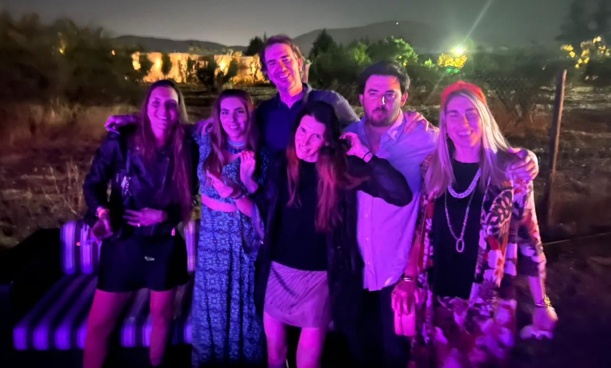 Welcome back to Chile with a #SummerParty 🇨🇱! I ❤️ my family, my friends, my colleagues, my Country! Definitely too long 4 years 😢.. never again! ❤️🫶❤️