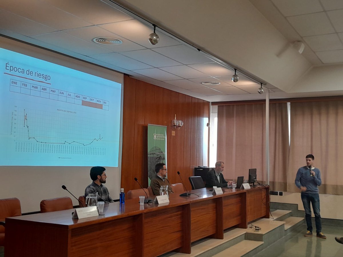 Phytoma's tweet photo. @GVAivia @CoopsAgroCV Julio Quilis, @Saifresc habla del seguimiento de #lepidópteros en #hortícolas con trampas inteligentes. #RedATRIACV https://t.co/9gMQljNbSI