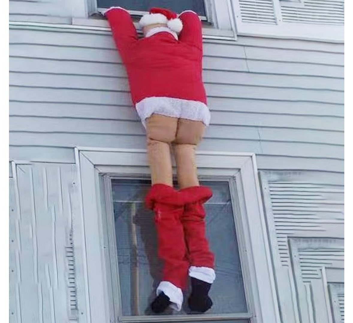 I don’t know why you spring to mind <a href="/Robin_Askwith/">Robin Askwith</a> when I pass my neighbour who has a similar decoration 🤣❤️