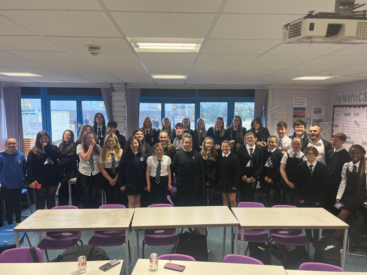 Join the Johnstone High School Choir at the Piazza this Friday for a musical treat! 🎶 

📆 Friday 13th Dec

⏰ 10.30-11.30am
⏰ 12.30-1.30pm