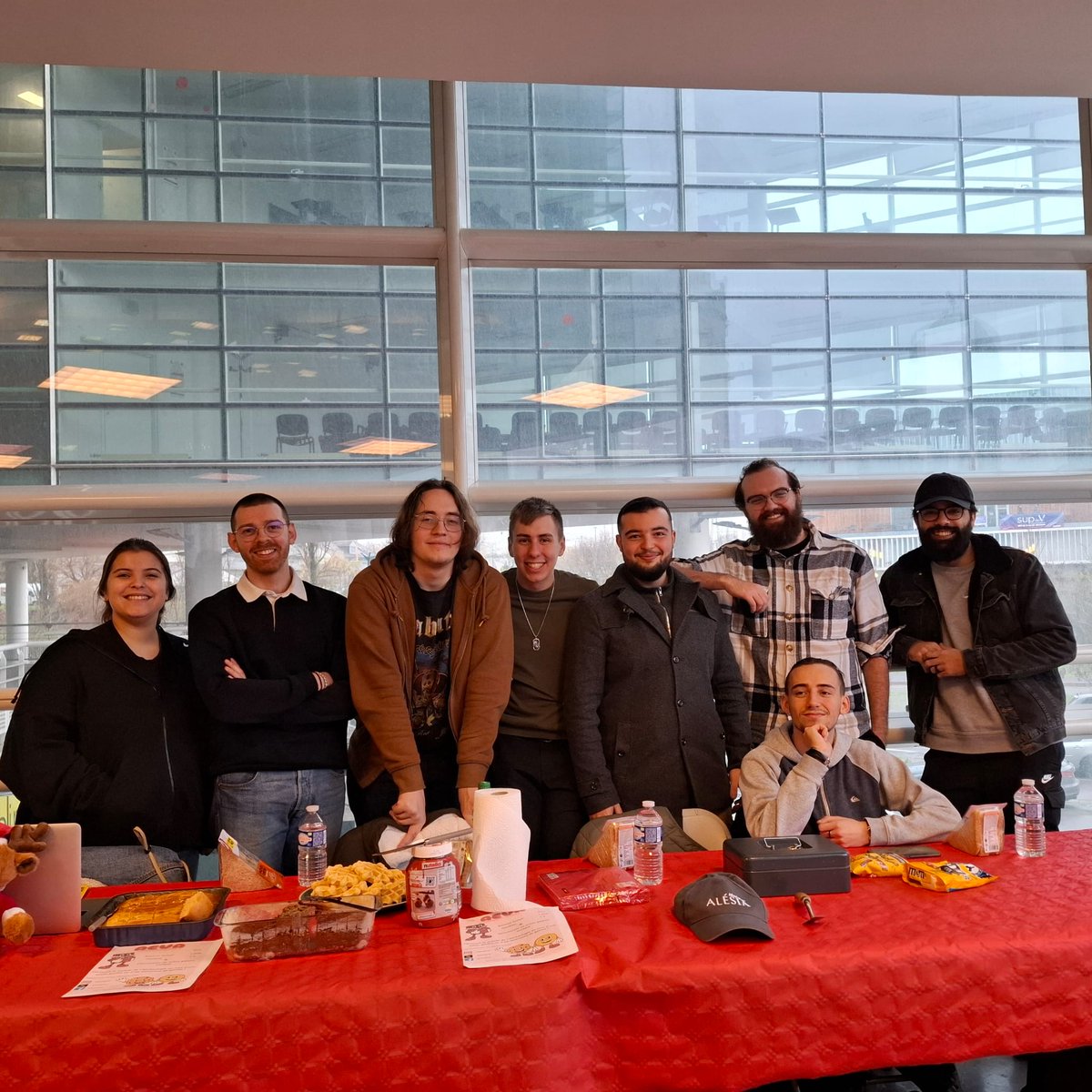 Petit récapitulatif du marché de Noël de Cergy 🎄

Merci aux membres de l'association pour leur participation active et aux personnes s'étant arrêtées à notre stand !