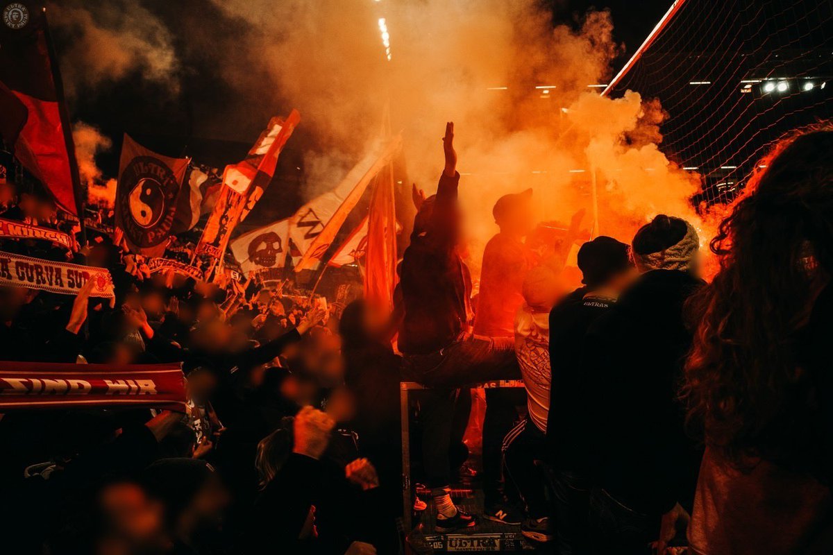 UltraFCSP2002's tweet image. Unsere Fotos vom Heimspiel gegen Kiel sind online. #fcsp usp.stpaulifans.de/copper/thumbna…