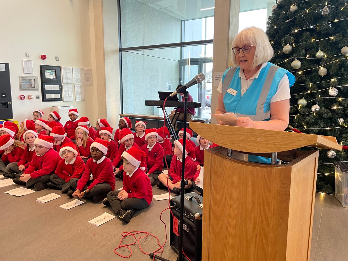 Altnagelvin Hospital’s Annual Christmas Choral Service was held yesterday at North Wing atrium with prayers of thanksgiving &amp; seasonal songs sung by Lisnagelvin Primary School’s Choir with our Chaplaincy Team, management, staff, volunteers, visitors &amp; patients

#WTChristmas 🎅