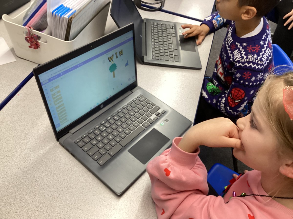 raeburnprimary's tweet image. Some festive coding in our computing lesson today🧑🏻‍🎄
#RaeburnComputing   #RaeburnYear4
#SCRATCH