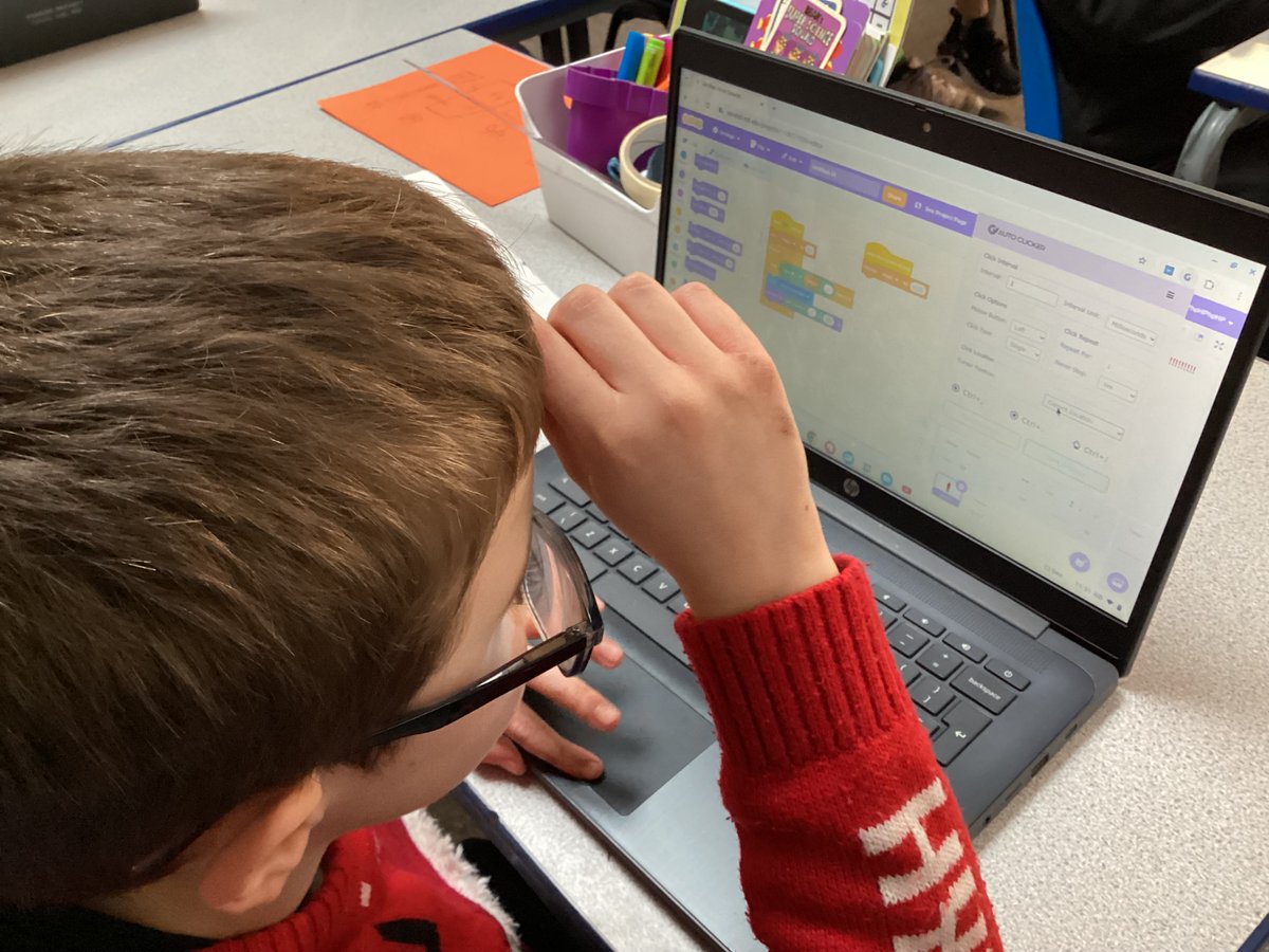 raeburnprimary's tweet image. Some festive coding in our computing lesson today🧑🏻‍🎄
#RaeburnComputing   #RaeburnYear4
#SCRATCH