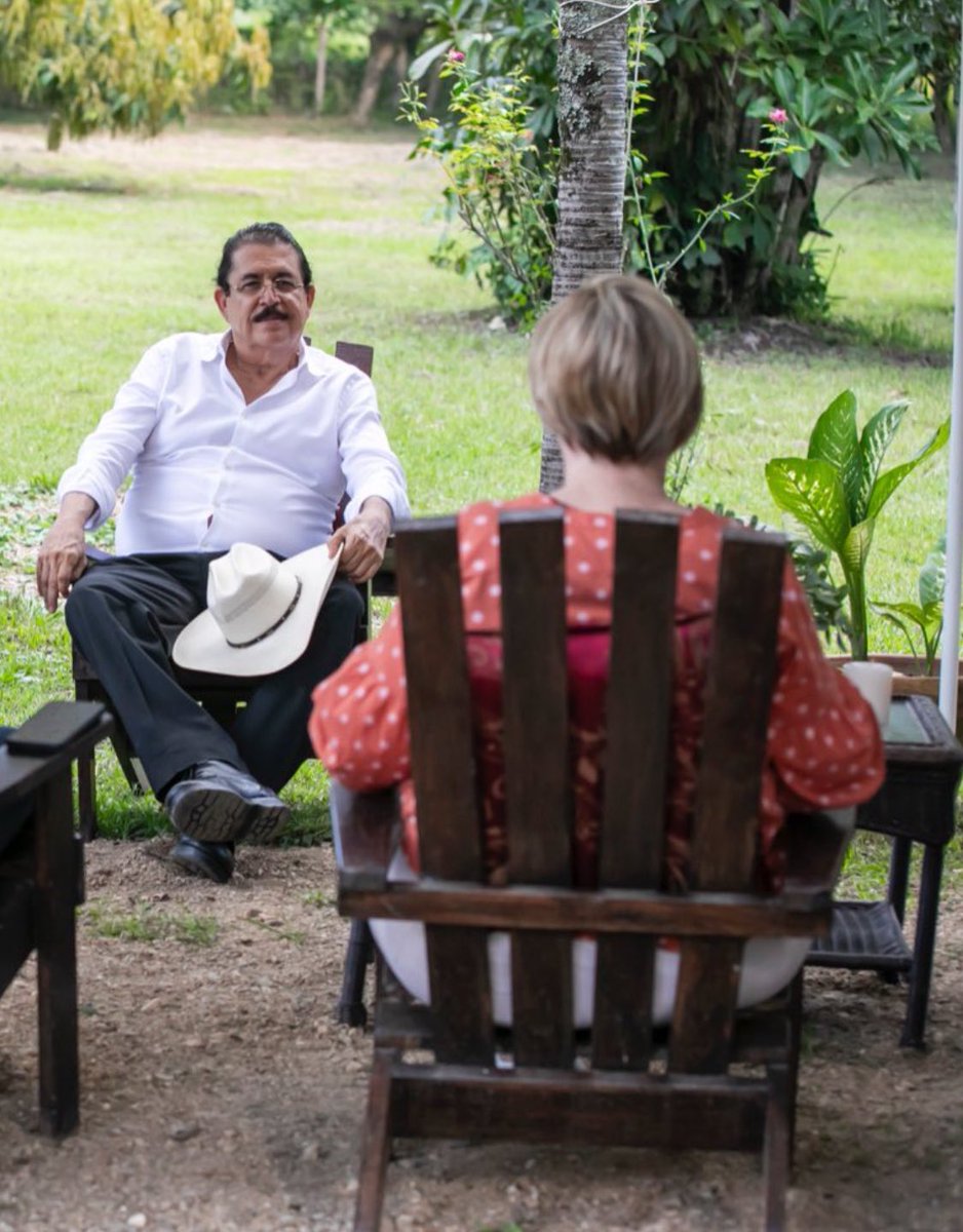 CarlosZechnas's tweet photo. @galindomedina1 @BeatrizValleM @JoseAnt81230894 Recalco, cuando estaba Juanito sus propias bases lo denunciaban con la extradición, pedían renuncia del presidente por el vinculo del Hno TonyH, la historia se repite y solo se escudan en que hay injerencia cuando les conviene y hay pruebas de ello. https://t.co/8zbjABMkJ5