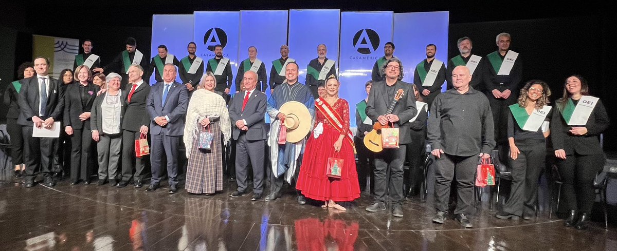 La música paraguaya brilló en el concierto navideño del Coro Iberoamericano de Madrid (OEI) con Teresita Maciel interpretando polcas y guaranias. Un evento que celebró a la Guarania como Patrimonio de la Humanidad y el intercambio cultural. 🇵🇾✨