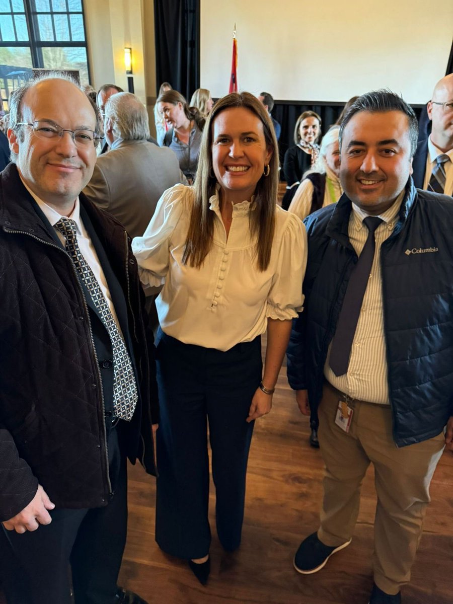 LISAAcademy's tweet photo. 🤩We were honored to enjoy a few moments with Governor Sanders at the @OEP Conference in Little Rock!
We #LearnInnovateSupportAchieve https://t.co/mRxuty1HkE