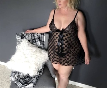 adeleade__'s tweet image. Sono stanca della monotonia, sto cercando emozioni nuove.. 🥂