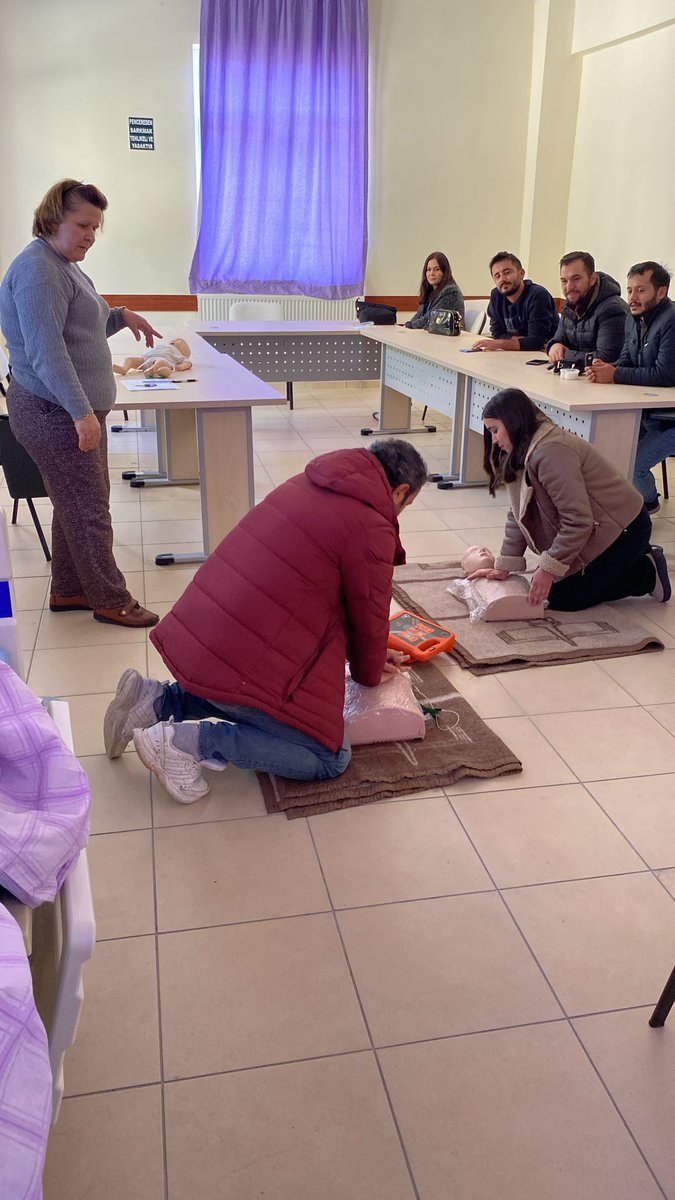 Karaman Ermenek ilçesi ilkyardım merkezi olarak eğitimlerimize hız kesmeden devam ediyoruz. Doğru yapılan ilkyardım hayat kurtarır...
<a href="/tcmeb/">Millî Eğitim Bakanlığı</a> <a href="/Yusuf__Tekin/">Yusuf Tekin</a> <a href="/meb_dhgm/">Destek Hizmetleri Genel Müdürlüğü</a> <a href="/omurfatih/">Ömür Fatih Karakullukçu</a> <a href="/cemalunal_/">C.ÜNAL</a> <a href="/memkaraman/">Karaman İl Millî Eğitim Müdürlüğü</a>