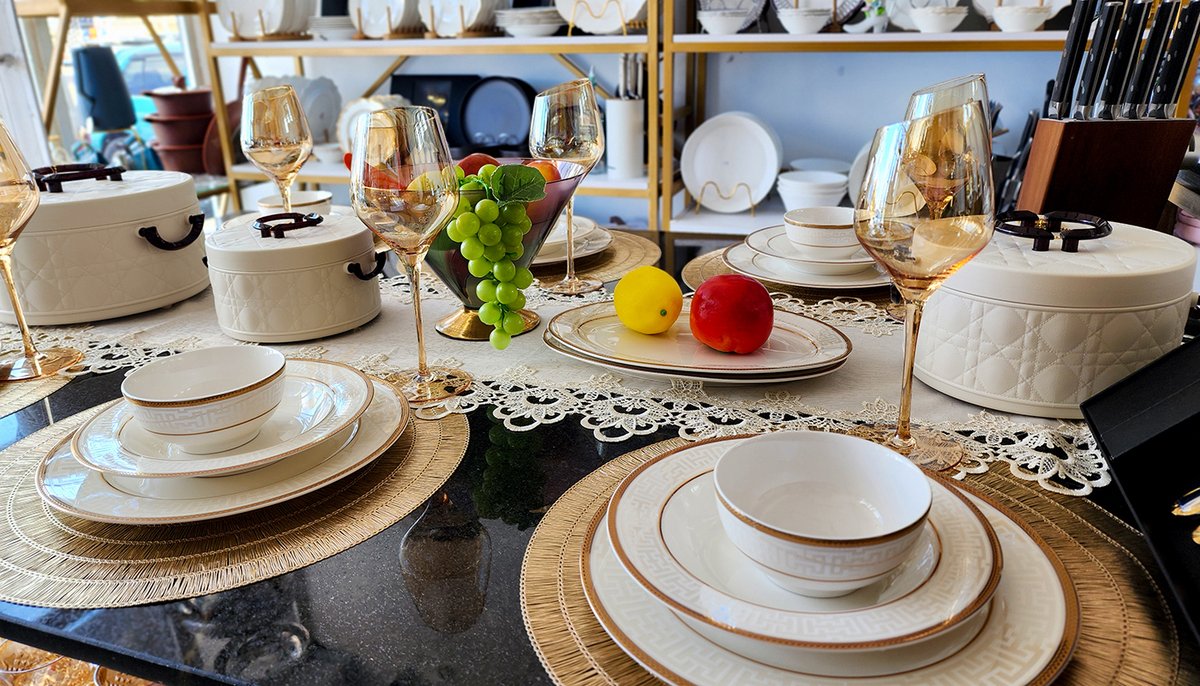 KitchenFlaire's tweet image. Boost your dining experience with this exquisite 20-piece fine bone china dinner set. 🍽️✨ 

Perfect for hosting gatherings or everyday meals. 

Grab yours now for Kshs. 12,500! 

#BoneChina #Dinnerware #HomeGoods #TableSetting
