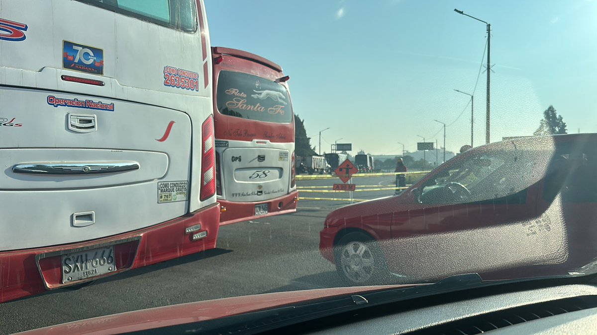 OrganistaNik's tweet photo. @InviasOficial será que las obras por el corredor Facatativa Madrid es muy difícil que las realicen en horas de la noche y no en horas pico 🧐 https://t.co/OIUBsKTCgC