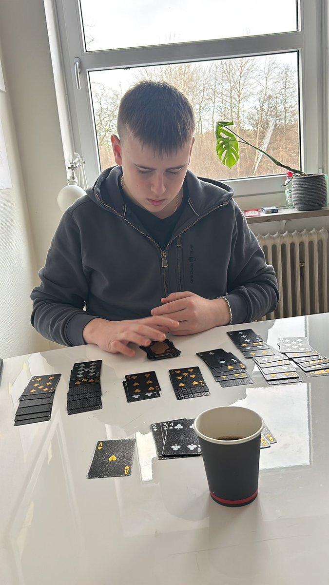 KLAVHED8's tweet image. Livet i hockeyettan! Krigare på dagen proffs på kvällen, heja livet 💪🏽🤝
