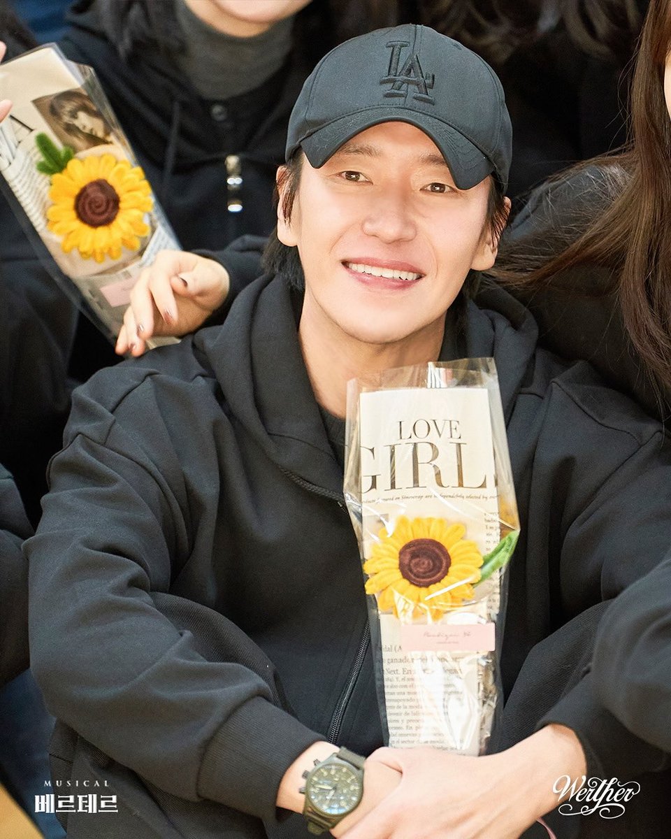 UmKijoonTH's tweet photo. [ 🎭 ] ภาพ #ออมกีจุน ในเบื้องหลังการพบกันของนักแสดง Musical Werther 2025 ค่ะ 🌻

เปิดม่าน : 17.01.25 - 16.03.25 (D-cube Arts Center) https://t.co/SCYlpmDIUd