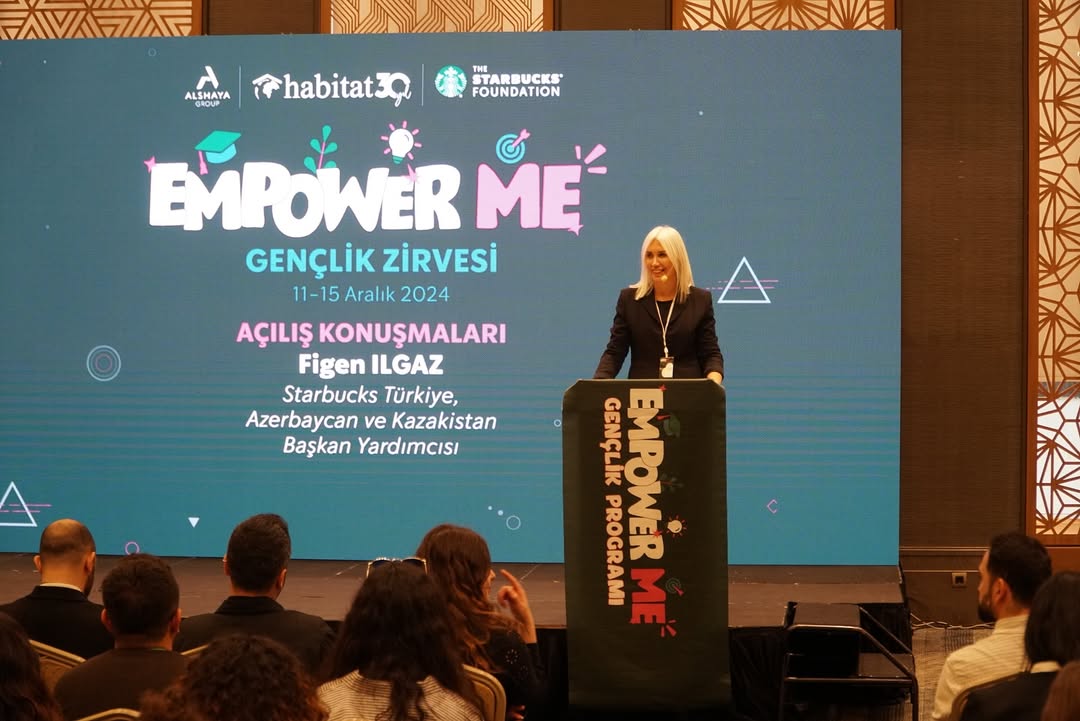 habitatdernegi's tweet photo. Empower Me Gençlik Zirvesi İlk Gününü Geride Bıraktık! 🚀

Starbucks Vakfı, Alshaya Grubu ve Habitat Derneği ortaklığında düzenlenen Empower Me Gençlik Zirvesi, enerjisi yüksek bir açılışla başladı!

İlk günümüzde, Starbucks Türkiye (@StarbucksTR), Azerbaycan ve Kazakistan Başkan Yardımcısı Figen Ilgaz’ın ve Habitat Derneği Yönetim Kurulu Başkan Yardımcısı Itır Akdoğan’ın (@itirakdogan) açılış konuşmalarıyla ilham aldık.