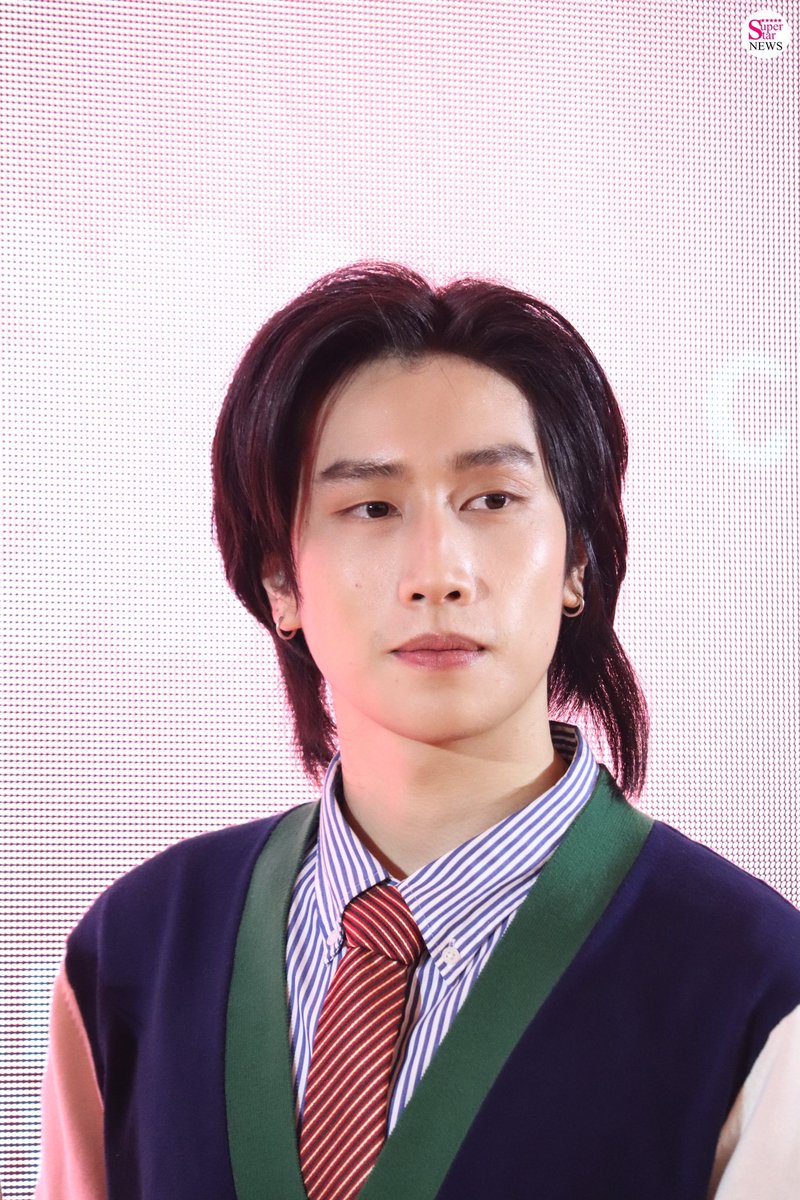 SuperstarnewsTH's tweet photo. #ไบเบิ้ลวิชญ์ภาส จากแบรนด์ Oris ร่วมฉลองเปิดโฉมใหม่ ✨ห้างเซ็นทรัลชิดลม ✨ กับงาน The store of Bangkok GRAND OPENING! 📌🛍️
⁣#BibleWichapas
#TheStoreofBangkok 
#AllRoadsLeadtoChidlom
#Centralchidlom 
#CentralChidlomGOP https://t.co/amaGLirtok