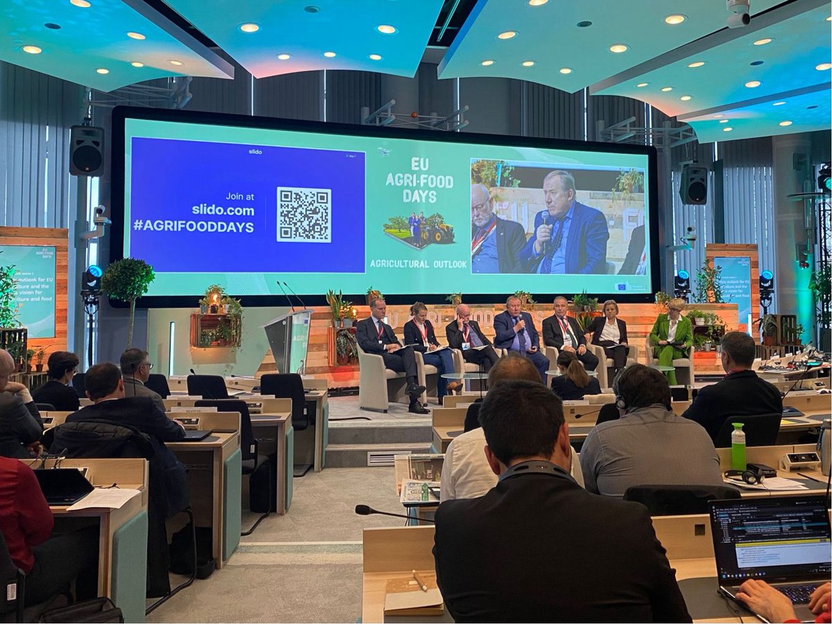 CyL_UE's tweet photo. 💡𝗢𝘂𝗿 𝗱𝗲𝗹𝗲𝗴𝗮𝘁𝗶𝗼𝗻 𝗮𝗰𝘁𝗶𝘃𝗲𝗹𝘆 𝗳𝗼𝗹𝗹𝗼𝘄𝘀 𝗸𝗲𝘆 𝗲𝘃𝗲𝗻𝘁𝘀 𝘁𝗵𝗮𝘁 𝘀𝗵𝗮𝗽𝗲 𝘁𝗵𝗲 𝗳𝘂𝘁𝘂𝗿𝗲 𝗼𝗳 #𝗖𝗮𝘀𝘁𝗶𝗹𝗹𝗮𝘆𝗟𝗲ó𝗻. 𝗥𝗲𝗮𝗱📷𝗱𝗲𝘀𝗰𝗿𝗶𝗽𝘁𝗶𝗼𝗻 𝘁𝗼 𝗸𝗻𝗼𝘄 𝗺𝗼𝗿𝗲 𝗮𝗯𝗼𝘂𝘁 𝗼𝘂𝗿 𝗱𝗮𝘆𝟮𝗱𝗮𝘆
@jcyl  @Irene_MV_   @ClaraSanDamian https://t.co/0puKRdna3L