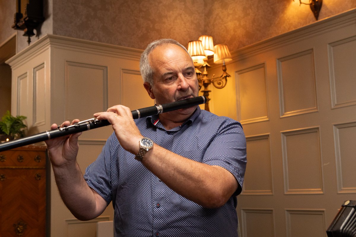 tyronetv_irl's tweet image. 🎶Buail isteach anocht ag 21.30 ar @TG4TV don eipeasóid dheireanach de Scoil Samhraidh Willie Clancy!🎶

🎶Tune in tonight from 21.30 on @TG4TV for the final episode in the new series of Scoil Samhraidh Willie Clancy!🎶

@TradTG4 #SSWC