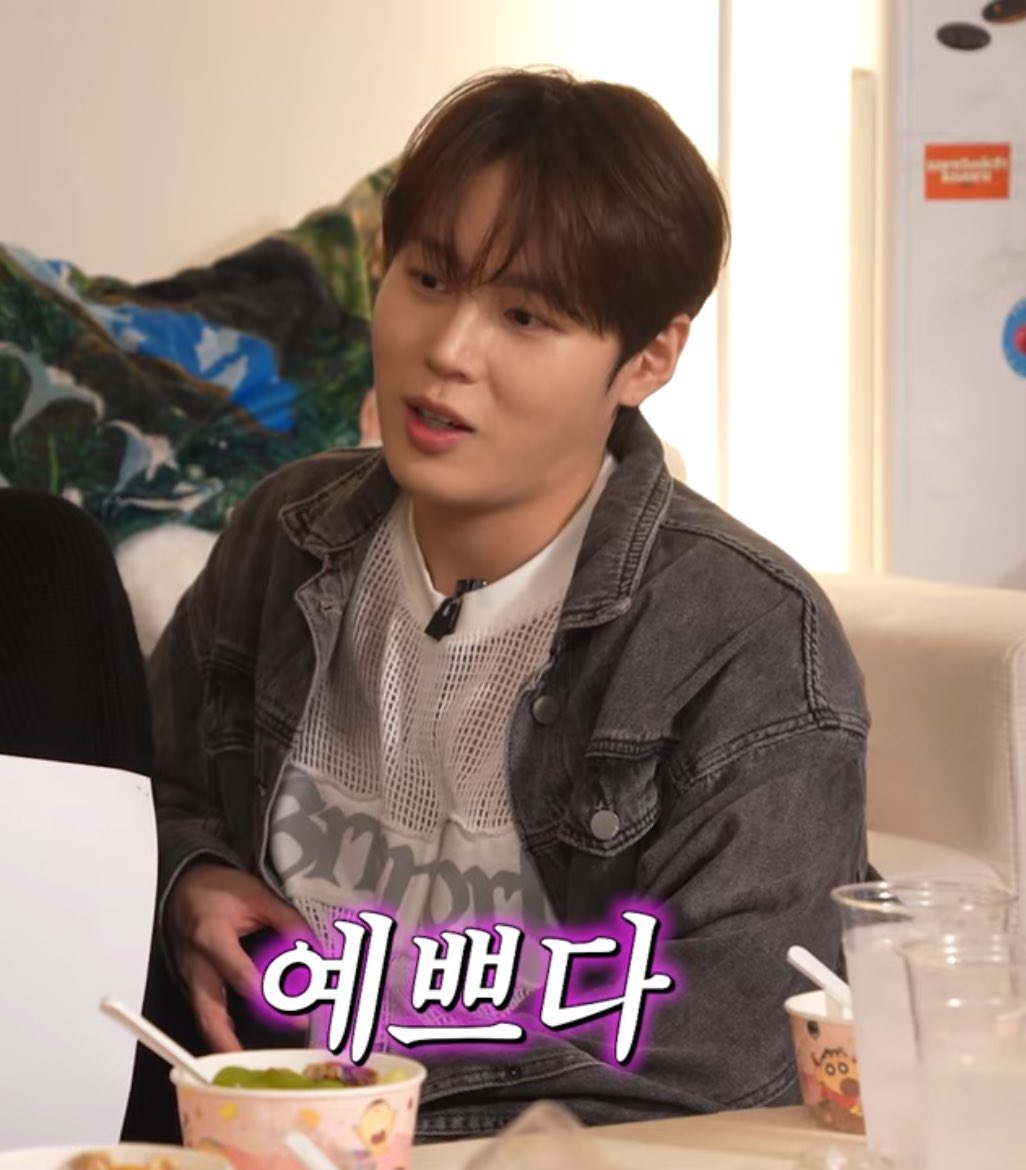 보면서 미치게 웃다가 ㅜ 별안간에 심쿵한 여성