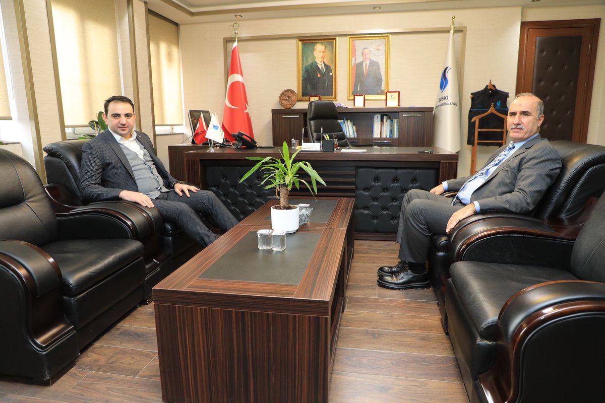 Hilvan Kaymakamımız Orhan Gazi KARAKAŞ, ŞUSKİ Genel Müdürümüz Emin İZOL’u makamında ziyaret ederek ilçede yürütülen alt yapı çalışmaları hakkında istişarede bulundular. Nazik ziyaretlerinden ötürü kendilerine teşekkür ediyoruz.