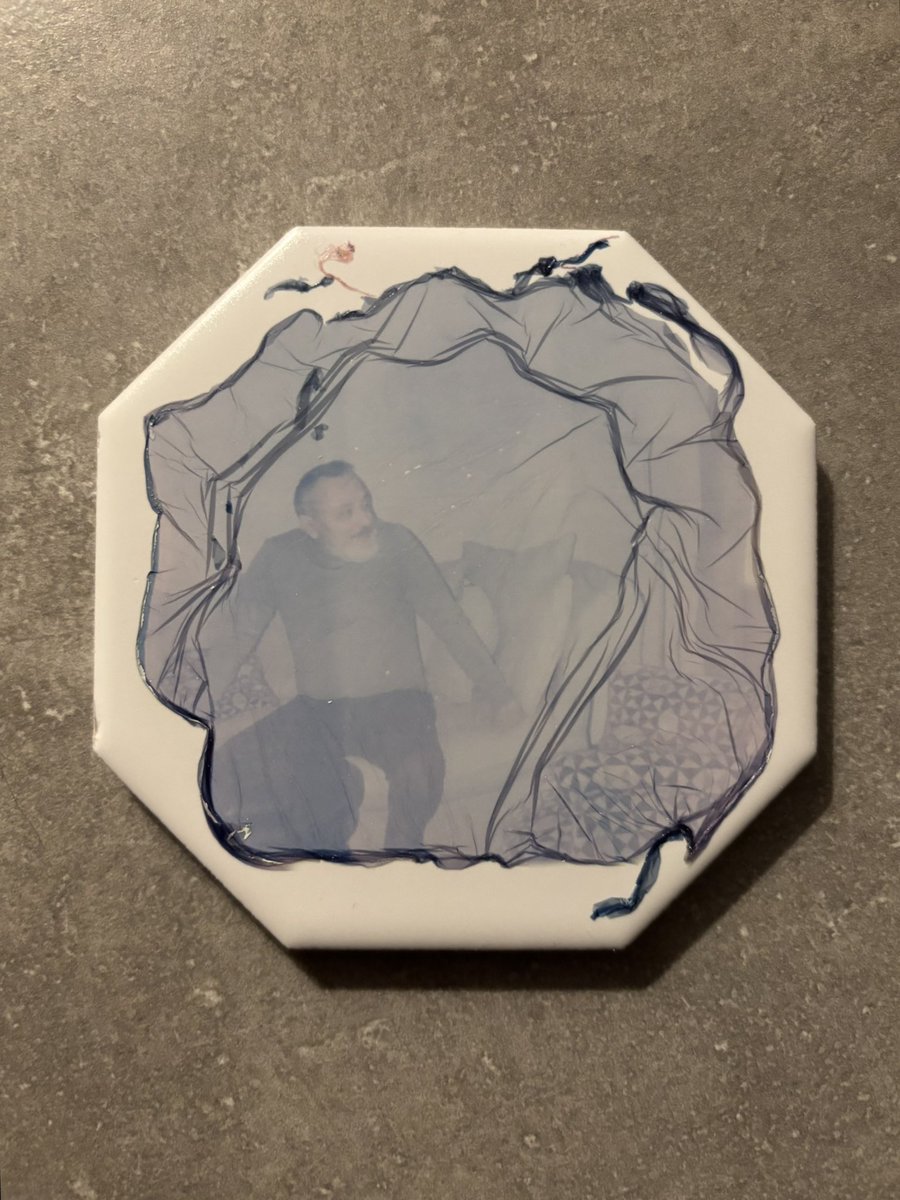 CelineEyes's tweet image. Nouveau support : un carrelage octogonal ! Votre photo sur simple demande et avec les aléas de l’émulsion de Polaroïd bien sûr ! 

#celinepivoine #art #polaroidlift #emulsionpolaroid #polaroid #polaroidpicture #icmphotography #emulsionlift @polaroid #polaroidtransfer #carrelage…