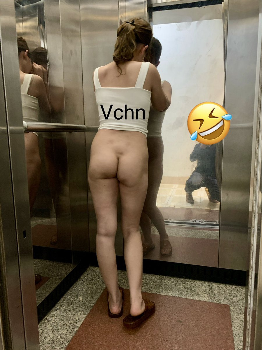 vcdamhn's tweet photo. Đen như chó mực 🥲Mà cứ khóa ta lại lập mong ae đồng dâm vẫn ủng hộ vc mình (#puclic trong thang máy) https://t.co/tqA4jfiCBI