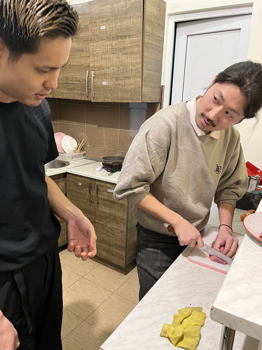 起きたら家で牛タンのさばきかた講座が開催されている🐮
牛タン先生<a href="/shuntech88/">はっちー / 旅のひとりごと</a>