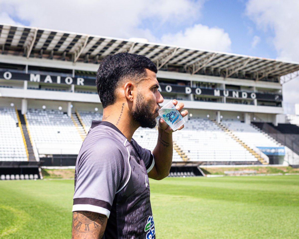 ABCFC's tweet photo. Treino nesse calorão? Só se for com @sterbomoficial! 💦☀️
#ABCFC
#SterBom
#OMaisQueridoDoRN https://t.co/WLnC8ImP7V