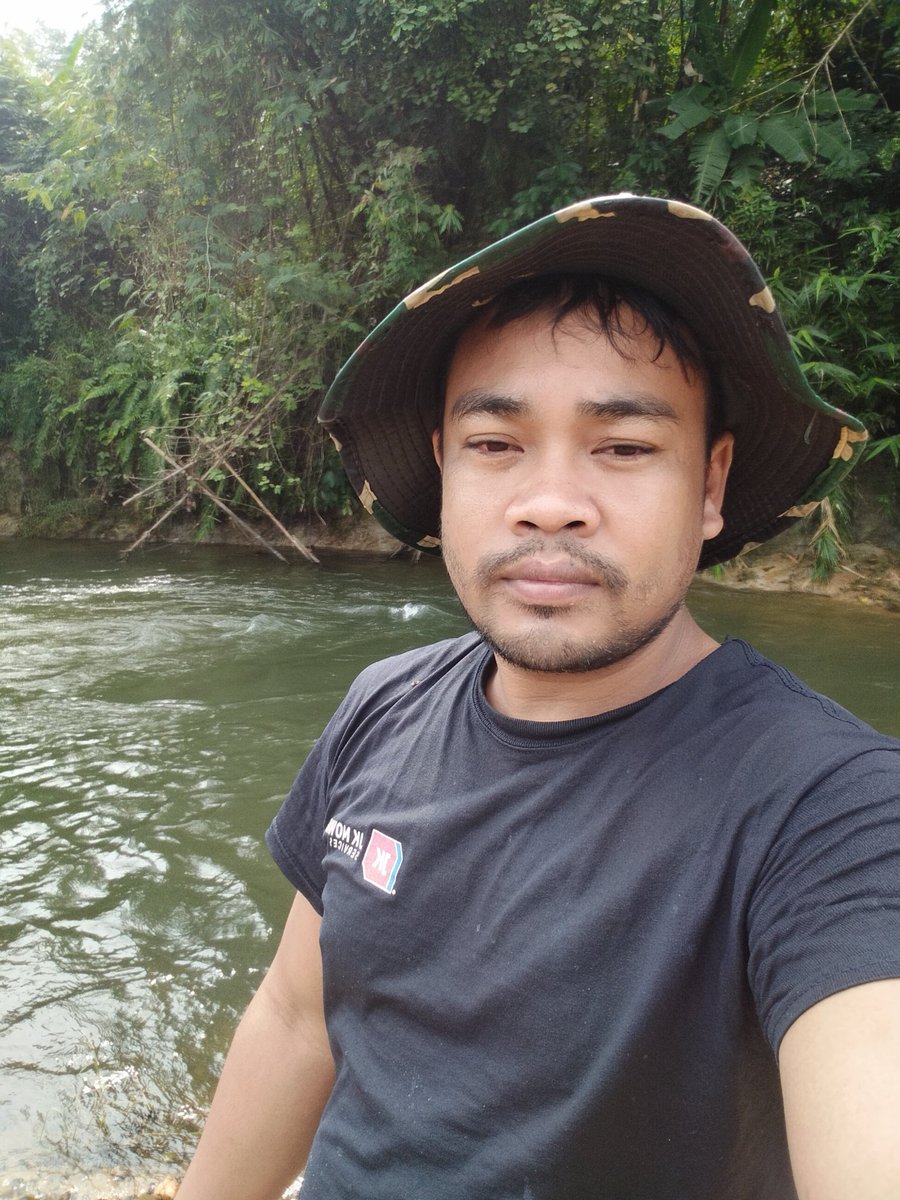 ទំនេៗឆាតមកលេងពូរផងមើលអផ្សុកណាស់