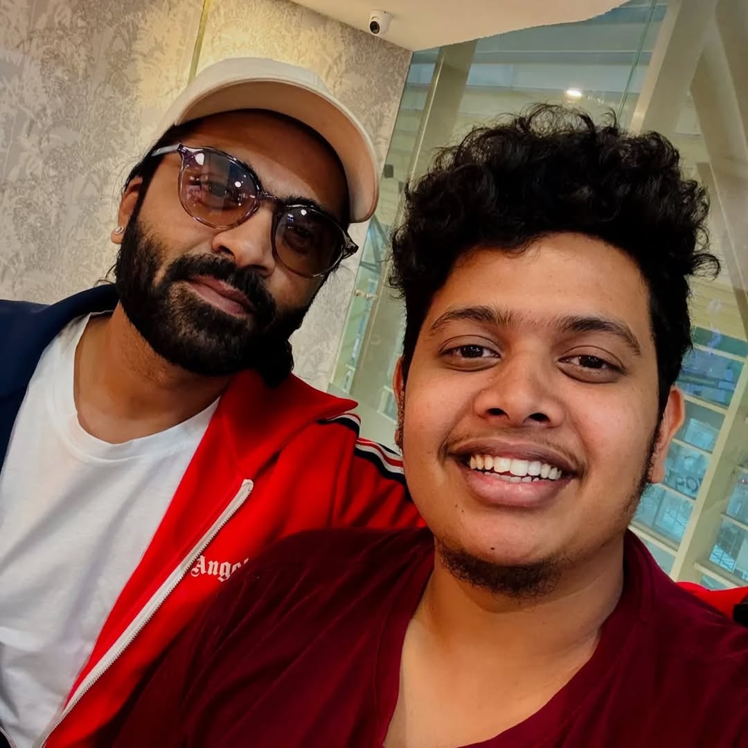 KarthickRockka1's tweet photo. Thalaivan ATMAN recent click with YouTube famous food blogger #Irfan brother 

Oru Thalaivan STR ❤️ 
@SilambarasanTR_ na ❤️ 

 #SilambarasanTR #Atman #YuvanxSTR #yuvanLiveInconcept #yuvanLiveconceptSingapore https://t.co/GQynhwlLKE