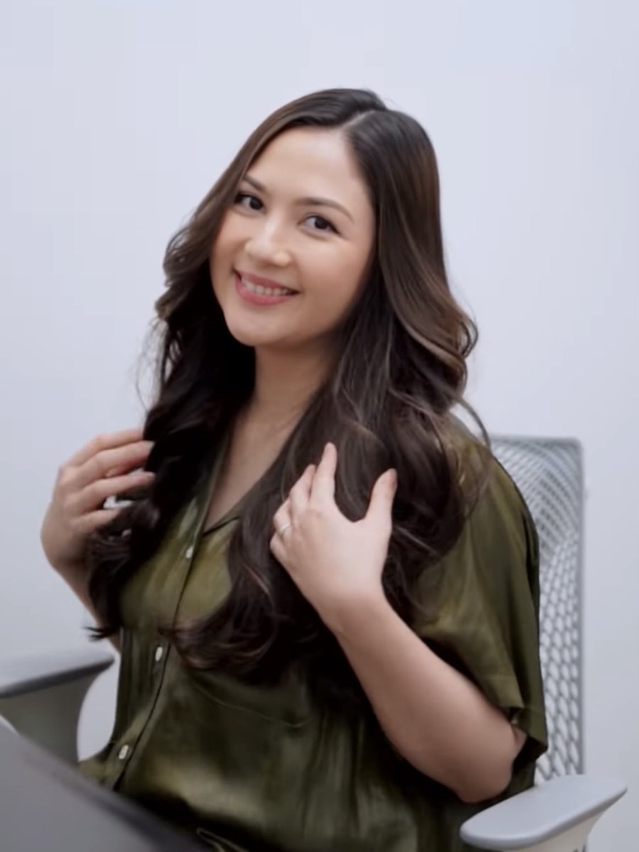 dari pas jessica mila masih jadi darah suci sampai sekarang udah punya anak, rambutnya tuh tetep baday terus sehat gitu lohhh, TAPI SIAPA SANGKA TERNYATA HAIRCARENYA SAMAAN KAYAK YANG AKU PUNYA!!! 😭☝🏻 

✨bangga✨