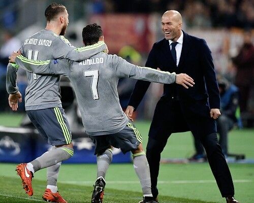 Some funny moments in Zidane's time with Real Madrid

Thread 🧵