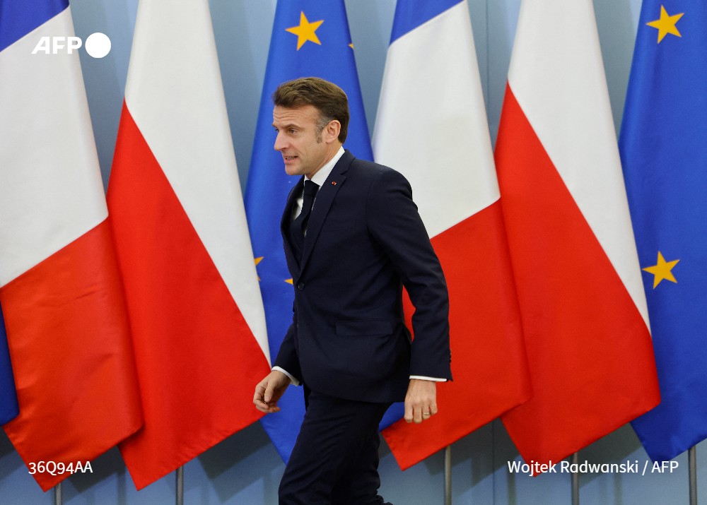 Emmanuel Macron a "écourté" le programme de sa visite en Pologne et sera à Paris jeudi "en début de soirée", alors qu'il s'est engagé à nommer d'ici la fin de la journée un nouveau Premier ministre, a annoncé son entourage #AFP