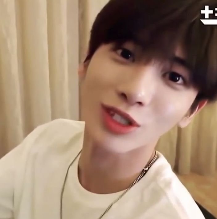 이 얼굴로 보이프렌드 불렀다는게 믿기냐고 하ㅜㅜ