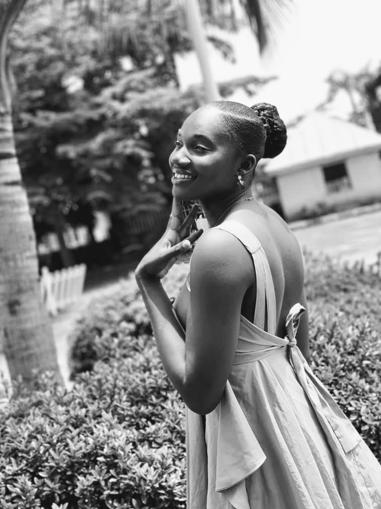 grace3569's tweet photo. There is no cosmetic for beauty like happiness 💕 https://t.co/uIlHuW5nVb